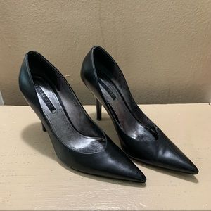 Nine West • black pointed toe pumps